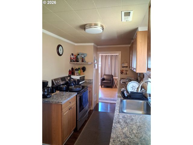 1055 COLUMBIA Ave, Gladstone, OR 97027