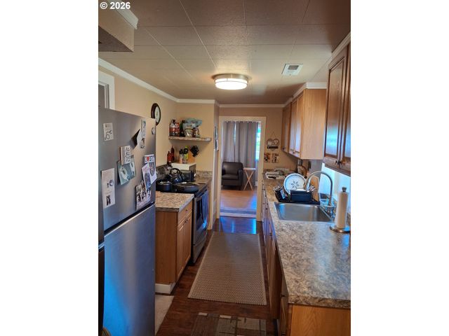 1055 COLUMBIA Ave, Gladstone, OR 97027
