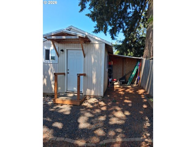 1055 COLUMBIA Ave, Gladstone, OR 97027