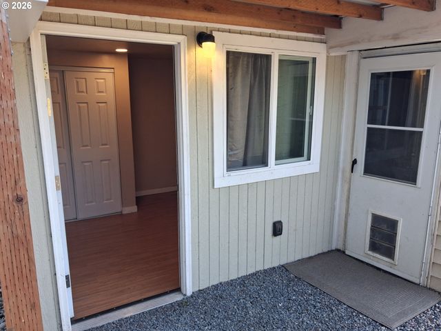 1055 COLUMBIA Ave, Gladstone, OR 97027