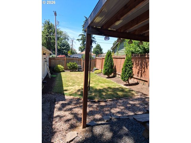 1055 COLUMBIA Ave, Gladstone, OR 97027