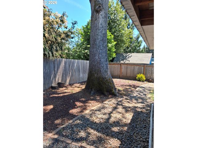 1055 COLUMBIA Ave, Gladstone, OR 97027