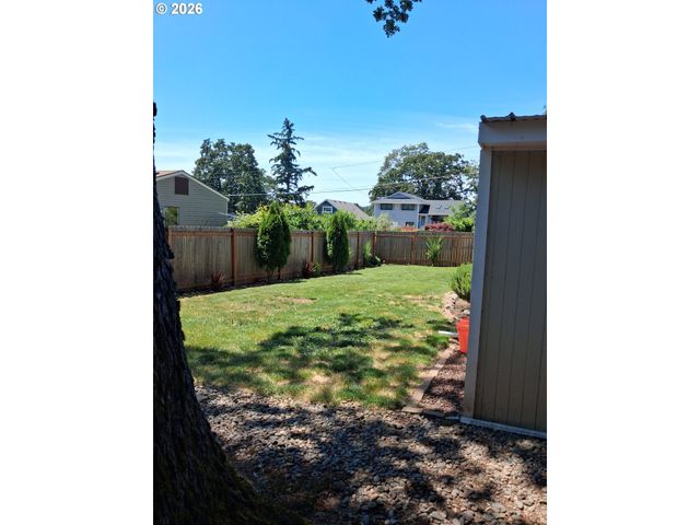 1055 COLUMBIA Ave, Gladstone, OR 97027