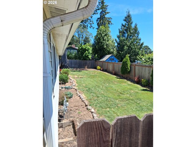 1055 COLUMBIA Ave, Gladstone, OR 97027