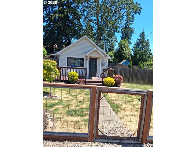 1055 COLUMBIA Ave, Gladstone, OR 97027