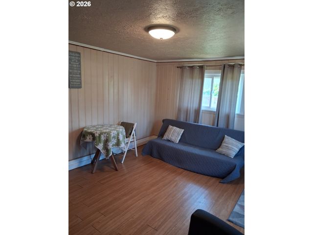 1055 COLUMBIA Ave, Gladstone, OR 97027