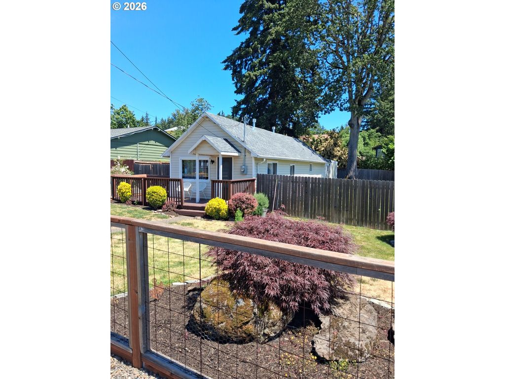 1055 COLUMBIA Ave, Gladstone, OR 97027