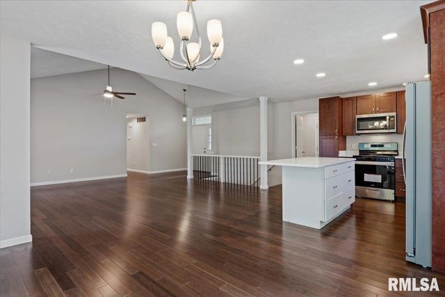 114 Winter Park Drive, Chatham, IL 62629