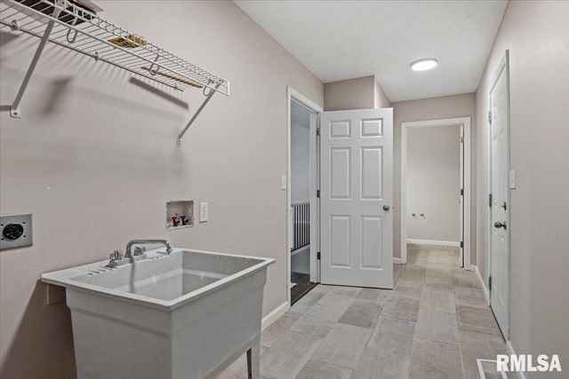114 Winter Park Drive, Chatham, IL 62629