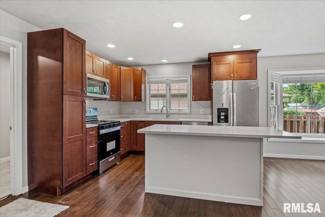 114 Winter Park Drive, Chatham, IL 62629