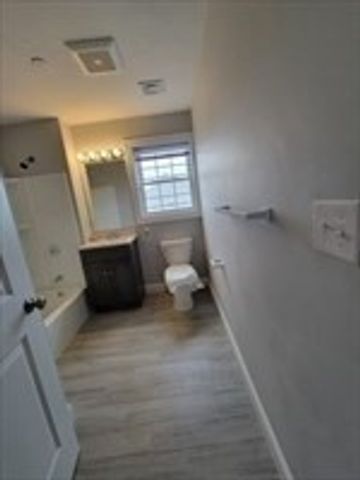 944 Warren 2 F, Brockton, MA 02301