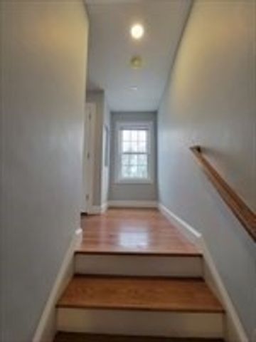 944 Warren 2 F, Brockton, MA 02301