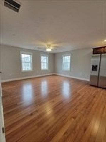 944 Warren 2 F, Brockton, MA 02301
