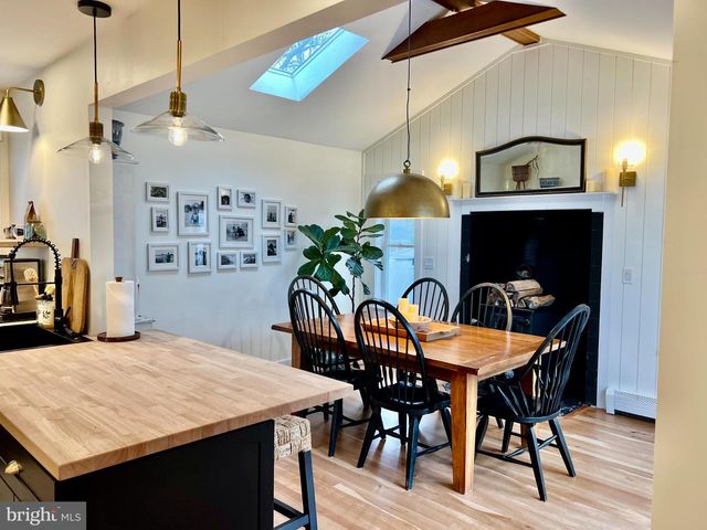 242 OUTBOARD AVE, Manahawkin, NJ 08050