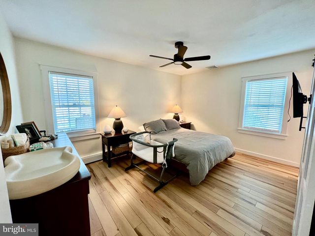 242 OUTBOARD AVE, Manahawkin, NJ 08050