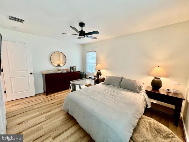 242 OUTBOARD AVE, Manahawkin, NJ 08050