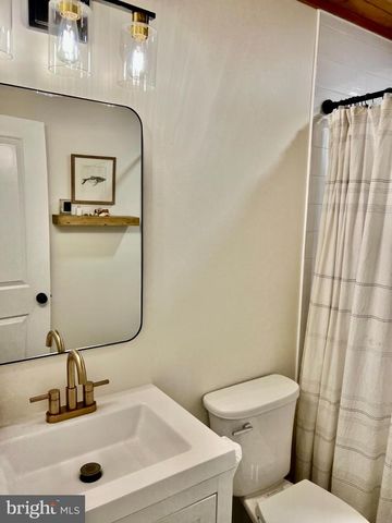 242 OUTBOARD AVE, Manahawkin, NJ 08050