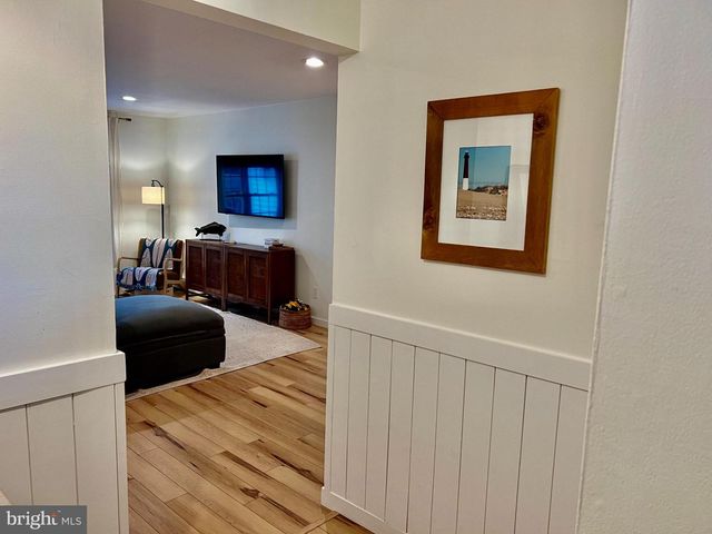 242 OUTBOARD AVE, Manahawkin, NJ 08050