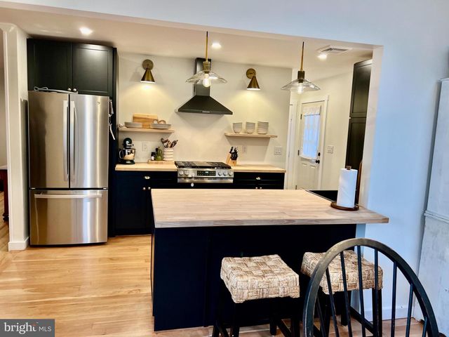 242 OUTBOARD AVE, Manahawkin, NJ 08050