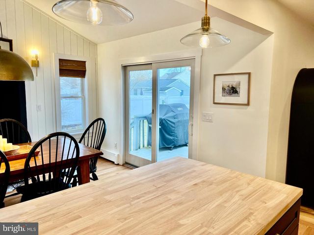 242 OUTBOARD AVE, Manahawkin, NJ 08050