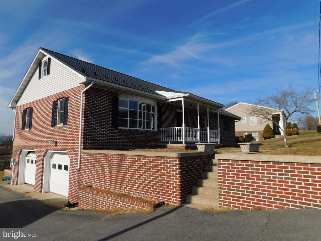 315 CHERRY LANE DR, Chambersburg, PA 17202