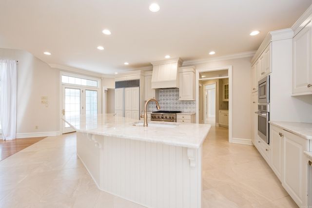 18 Hickory Creek Drive, Little Rock, AR 72212