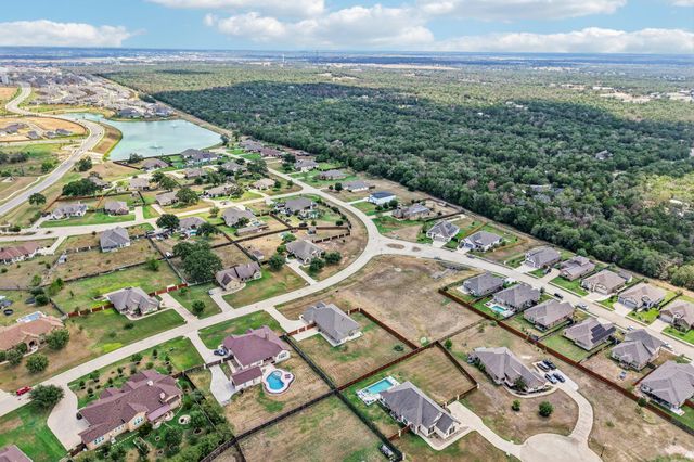 285 Chisholm TRL, Bastrop, TX 78602