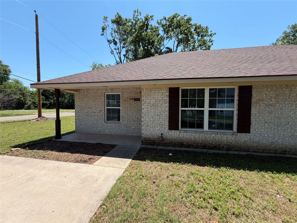 712 seven oaks Road 712, Bonham, TX 75418