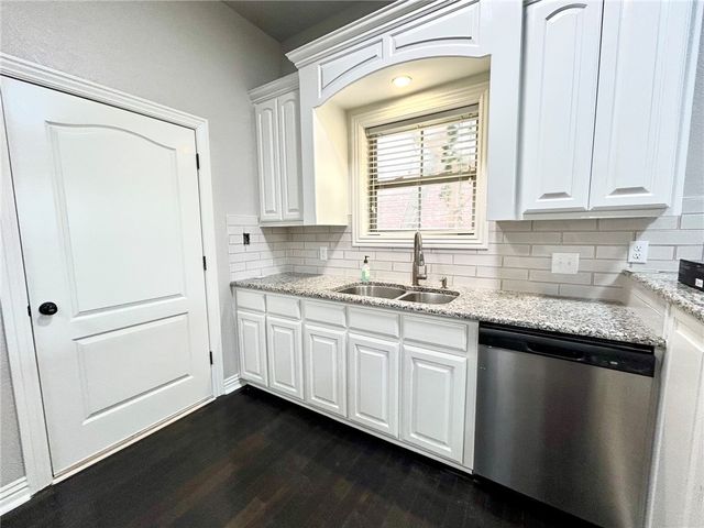 583 N Rupple Road, Fayetteville, AR 72704