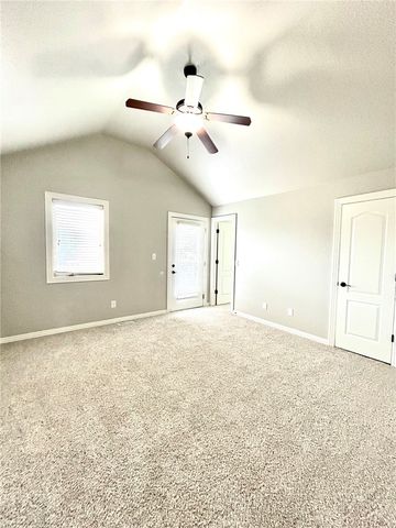 583 N Rupple Road, Fayetteville, AR 72704