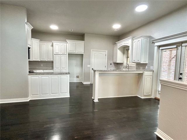 583 N Rupple Road, Fayetteville, AR 72704