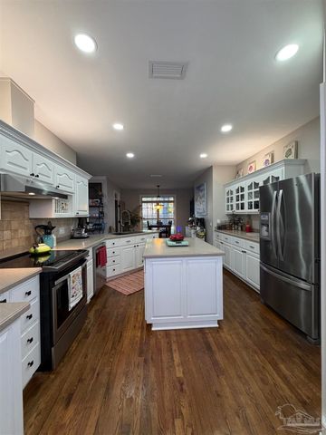 4151 Castle Gate Dr, Pace, FL 32571