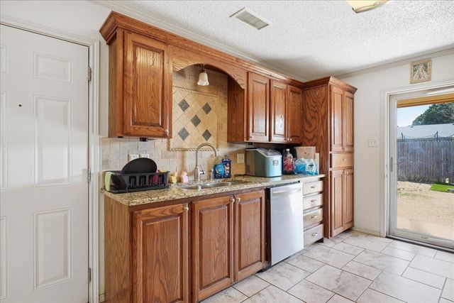 2101 76th Street, Lubbock, TX 79423