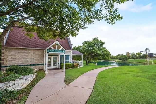 11005 Castle Oak Lane, Fort Worth, TX 76108
