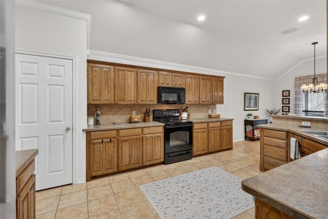 11005 Castle Oak Lane, Fort Worth, TX 76108