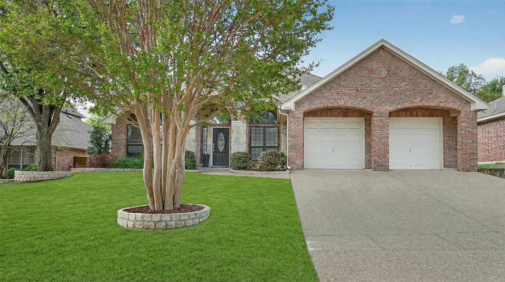 11005 Castle Oak Lane, Fort Worth, TX 76108
