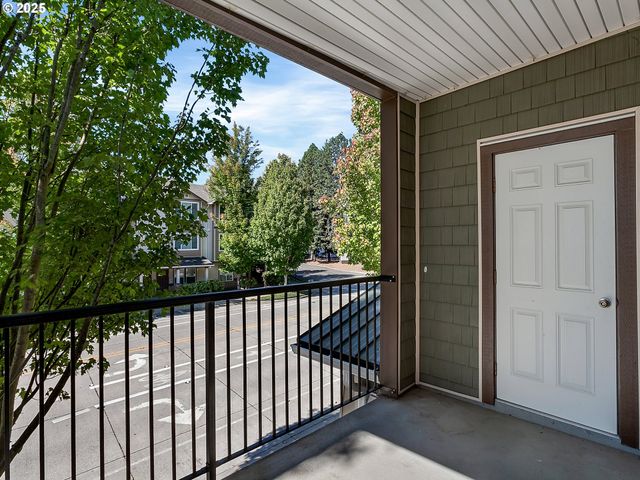 10654 Ne HOLLY St 206, Hillsboro, OR 97006