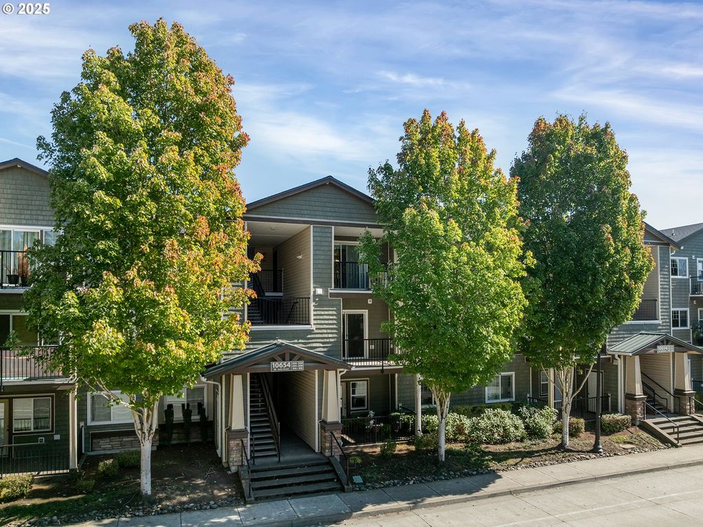 10654 Ne HOLLY St 206, Hillsboro, OR 97006