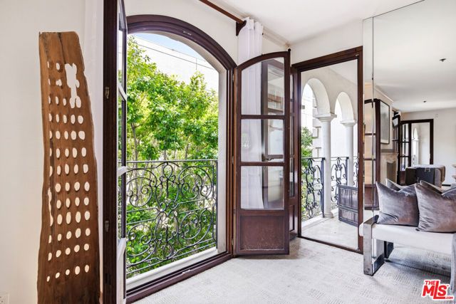 9249 Burton Way 305, Beverly Hills, CA 90210