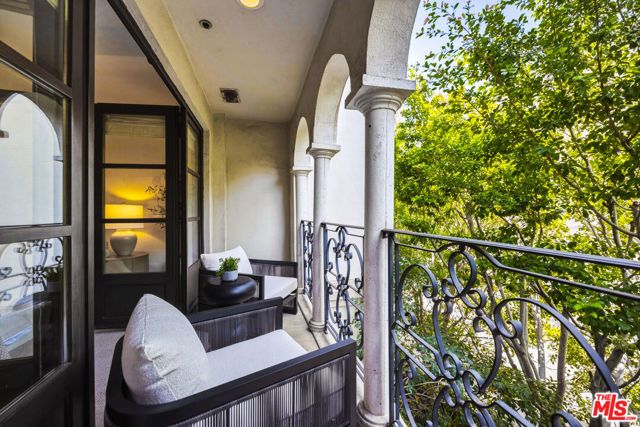 9249 Burton Way 305, Beverly Hills, CA 90210