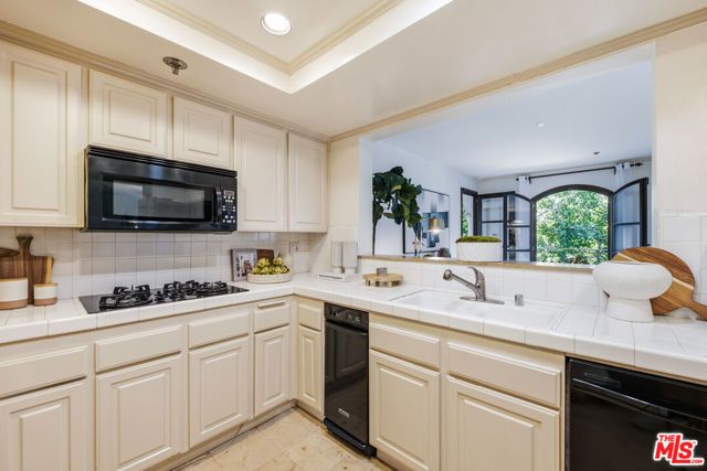 9249 Burton Way 305, Beverly Hills, CA 90210