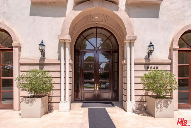 9249 Burton Way 305, Beverly Hills, CA 90210