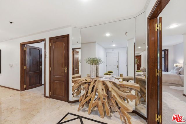 9249 Burton Way 305, Beverly Hills, CA 90210