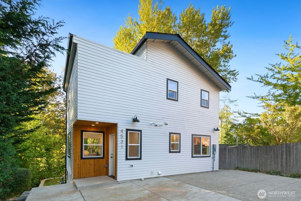 4531 26th Avenue SW, Seattle, WA 98106