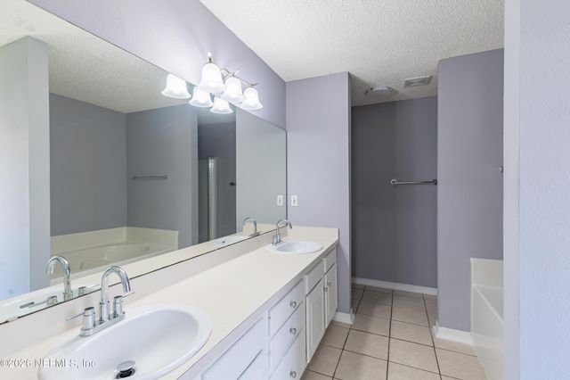 7421 CLIFF COTTAGE Drive, Jacksonville, FL 32244