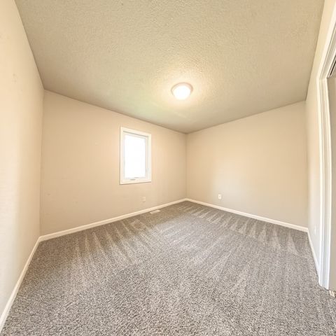 1409 Searle Street, Des Moines, IA 50317