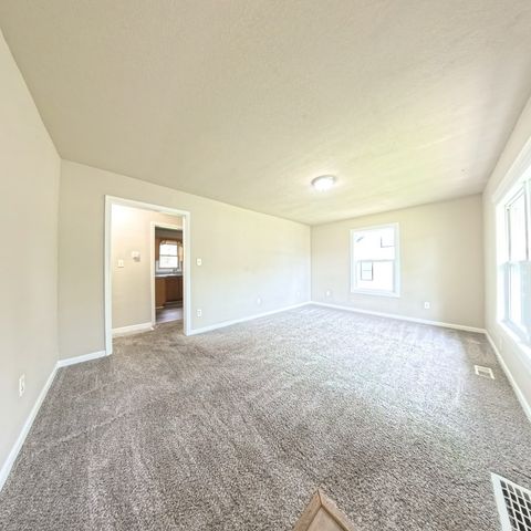 1409 Searle Street, Des Moines, IA 50317