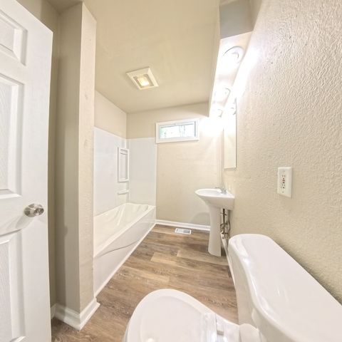 1409 Searle Street, Des Moines, IA 50317