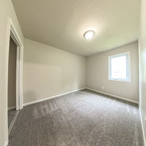 1409 Searle Street, Des Moines, IA 50317