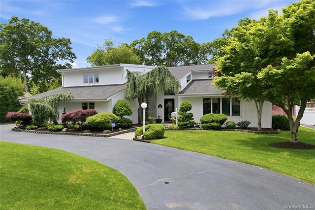 16 Wildwood Court, East Islip, NY 11730